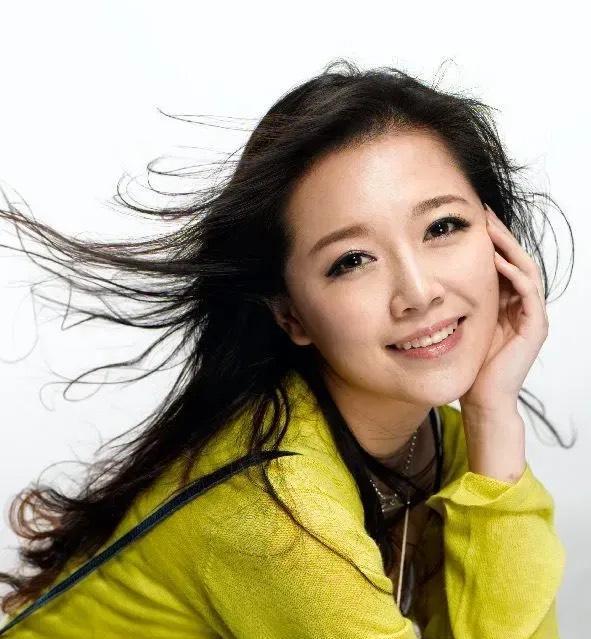 唐笑|超女歌手曾辱骂“看门狗”，被当众怒扇两耳光，如今怎样了？