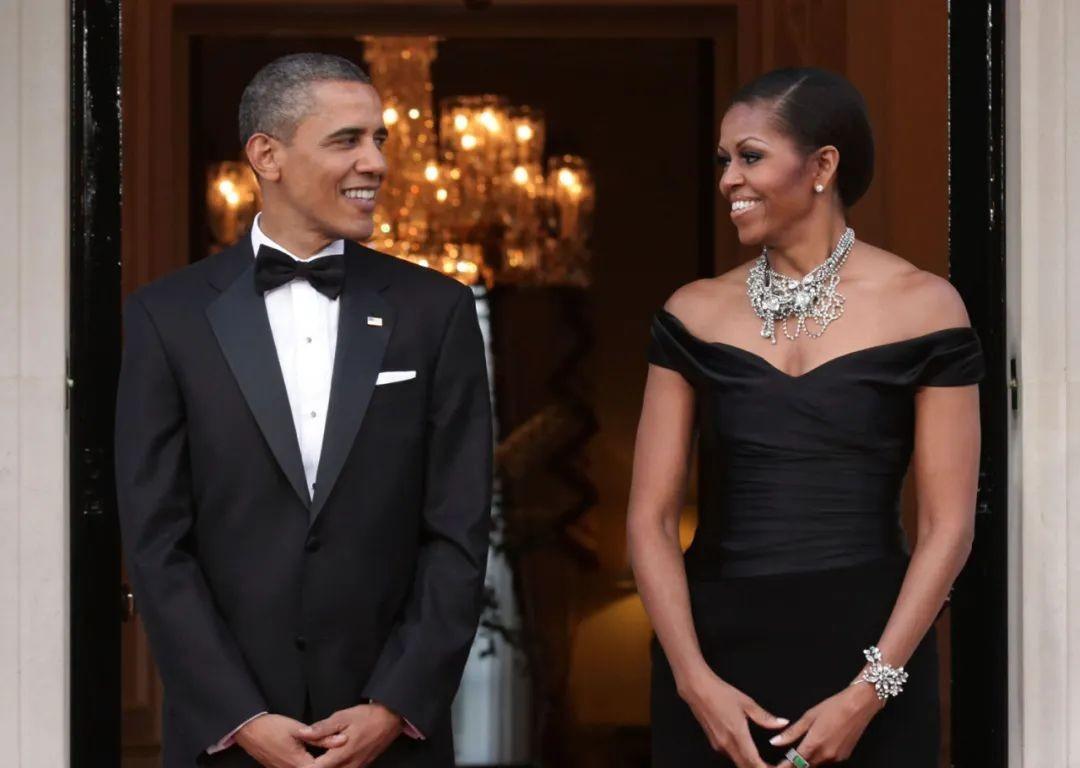 啃老|「啃老的巨婴」碰上「不专业的打工人」，两口子真 ? 绝配