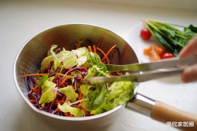 建议大家:不管房子大小,厨房有这5种锅就够了!其它都是浪费钱