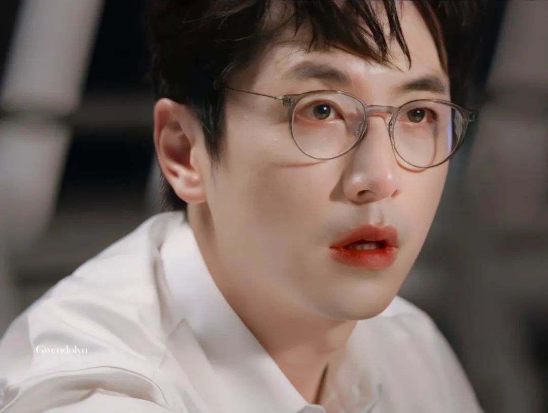 白客|“内娱第一人夫” 火了!眼镜杀又渣又帅迷晕网友