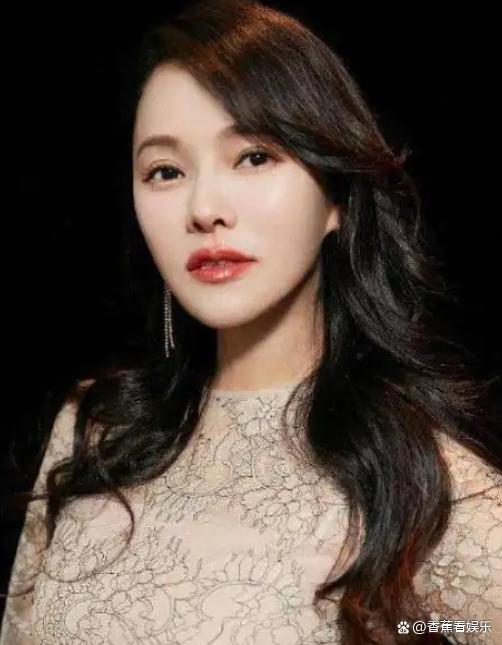 伊能静|伊能静卖二手再被骂,卖老公秦昊脏乱的衣物,被质疑太恶心