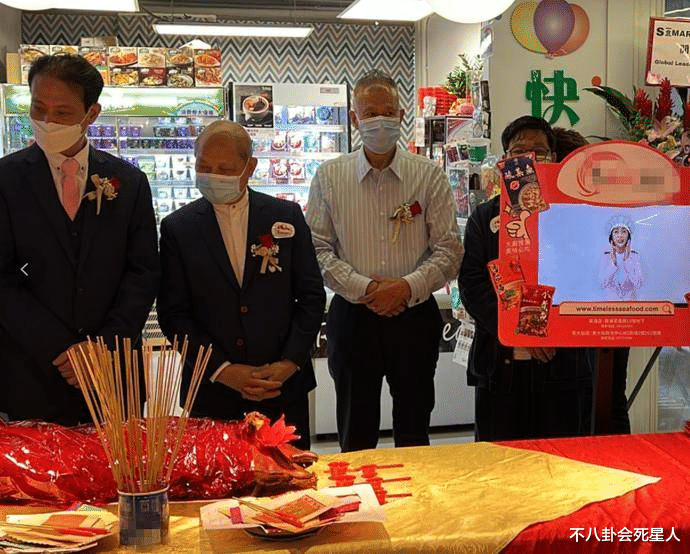 鲍蕾|买小岛、开100家餐厅，这6位不温不火的女星，背地全是大富婆