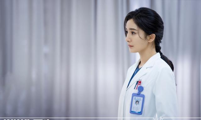 杨幂|拍了三年，杨幂新剧《谢谢你医生》发布预告，游本昌现身引发期待