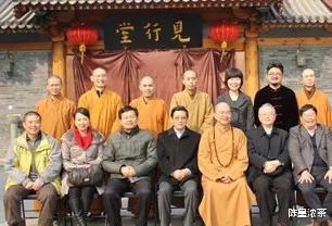 华为|9000亿华为被刁难,211亿福耀没人敢惹,佛商曹德旺的底气在哪?