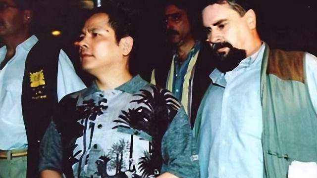 崩牙驹出狱10年：黑社会投身币圈照样被骗6亿，只好忍气吞声改卖牛仔裤