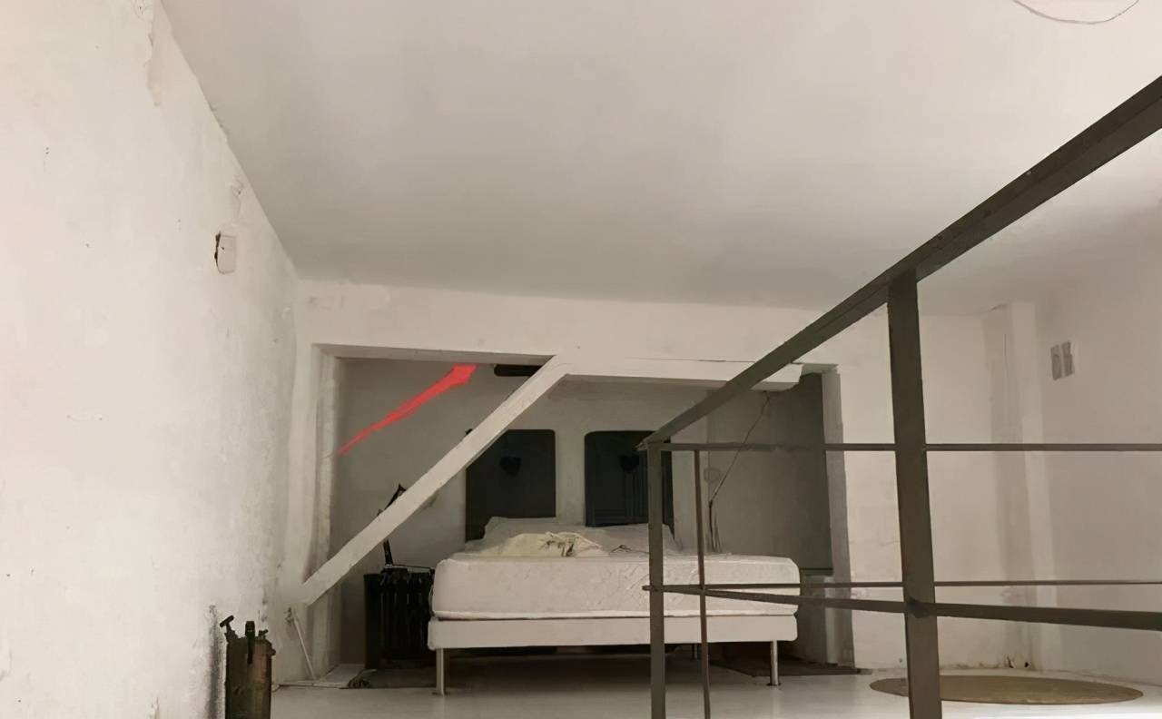 现在的业主越来越机智, 横梁不能拆, 就在下面加块板,实用!