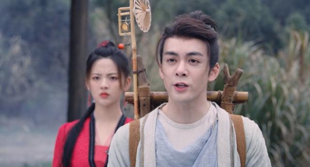 浓妆 男演员的浓妆让人出戏:有人脸比脖子白,有人画红唇演侠客