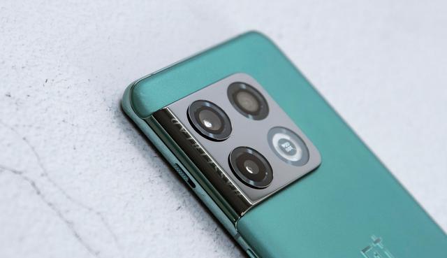 一加科技|5000mAh大容量电池+2K屏,4nm芯片加持,一加10Pro强势来袭