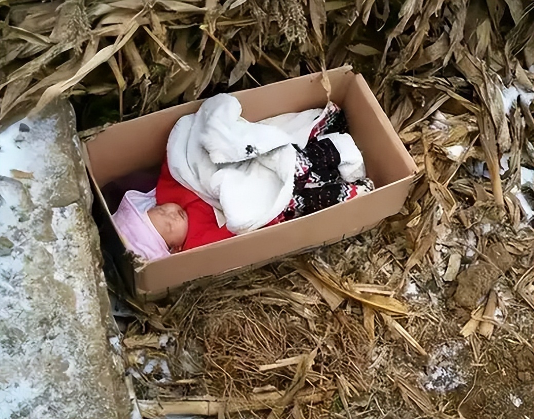 四川8岁女孩佘艳，患病后为不拖累养父，悄悄写下：自愿放弃治疗