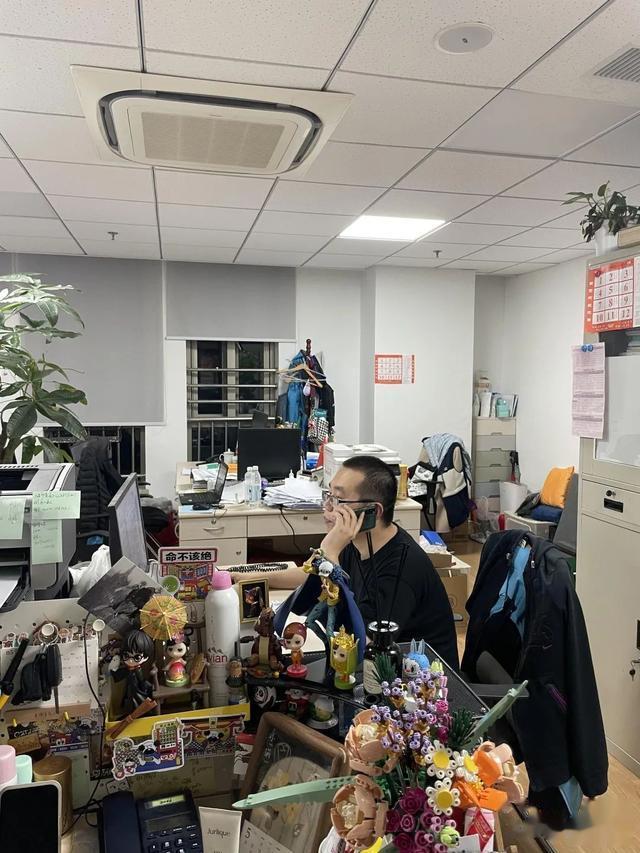 隔离|这间“不熄灯”的老城厢办公室里,有道不尽的故事……