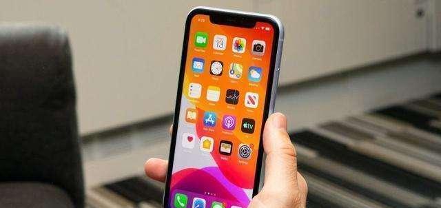 iPhoneSE三代谍照来了，LCD屏+A15处理器，价格还不到3000？