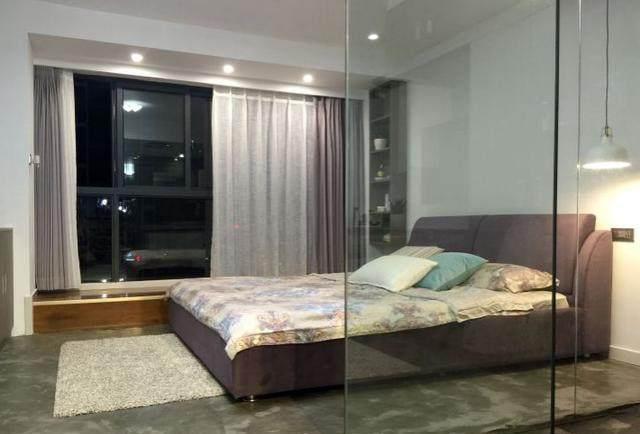 老公硬要用“麻绳”做扶手,主卫全透明,地板铺水泥!谁见过?