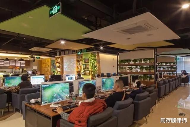 案例:空姐惨遭乘客偷拍,被逼与乘客过夜,男友发现后引发血案