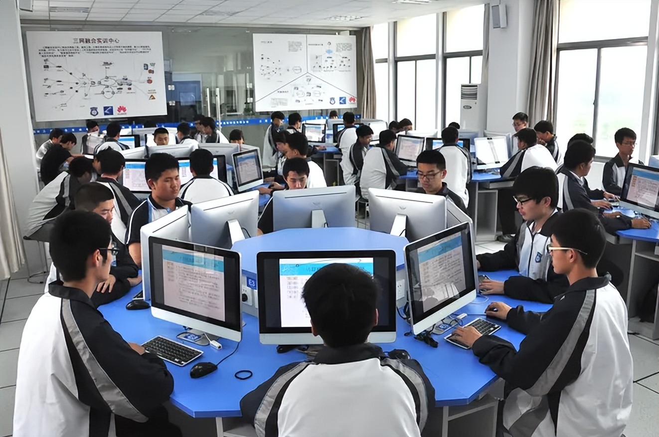 书店|“我们缺的是北大本科生”,北大硕士求职被拒,HR一句话道出现实