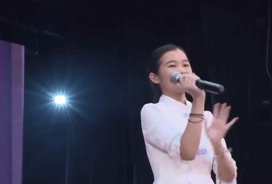 女孩|16岁女孩一天写2000首诗?父亲:算是中等水平,还有比她更厉害的