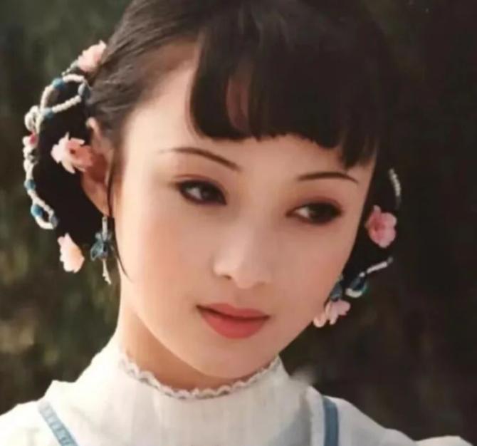 周海媚|看过这6位“桃花眼”的女演员，我总算见识到，什么叫眉目含情了