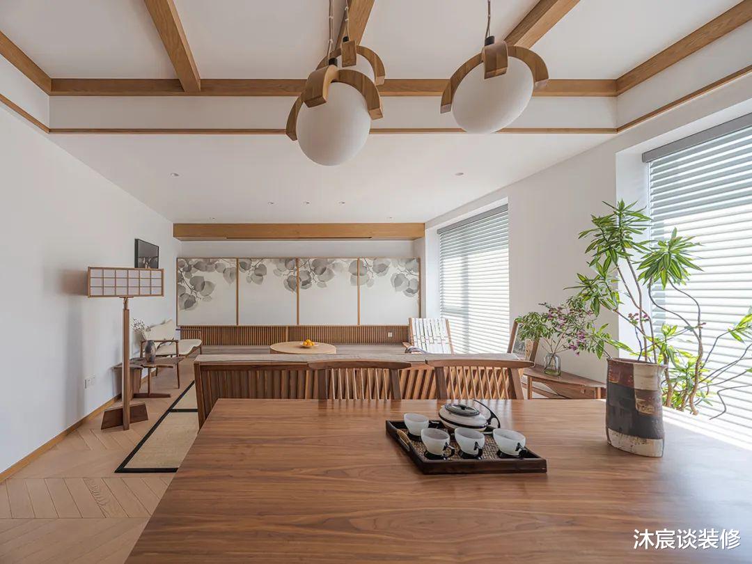 她花50W把150㎡装修好,客厅改成“横厅”很通透,朋友个个说好看