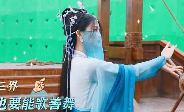 白梦妍|《长月烬明》白鹿带娃很有爱，白衣造型漂亮，和罗云熙同框好甜！