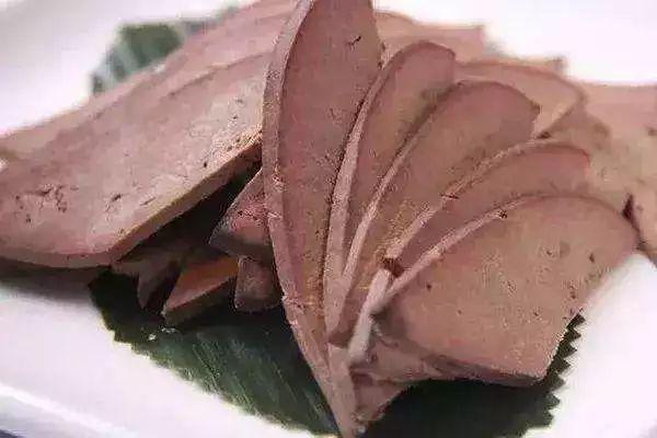 睡眠|收缩压超过140mmHg,睡觉前忍住这四件事,血压可能会慢慢降下来