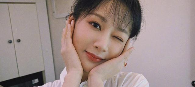 杨紫|杨紫穿礼服不爱露腿，在“余生”中可以找到答案，腿型不占优势