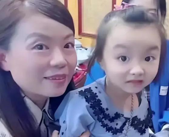 网友爆料悦悦仍姓“郭”，叫萱萱不叫悦悦，田静给女儿改名是假象