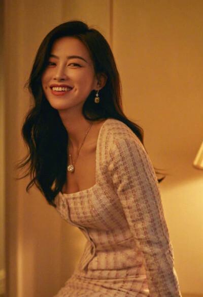 许晴|有梨涡的4位女明星，每一位都非常漂亮，你最喜欢哪一个？