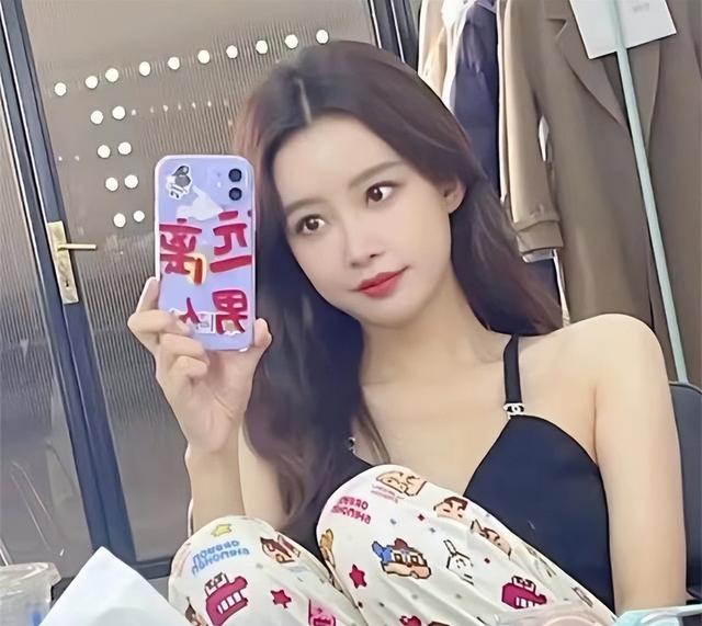 孙怡|换掉远离男人手机壳！孙怡彻底和过去告别，离婚后拥抱新生活