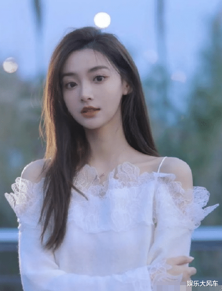 女主播|女主播被领导骚扰?节目中途旗袍变短裙,网友:这样才有人看