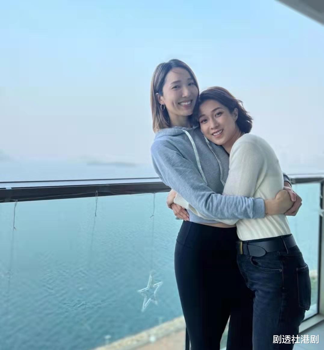 钟嘉欣|失落视后回加国过年!TVB知名花旦回港无期,粉丝现身机场为其送机