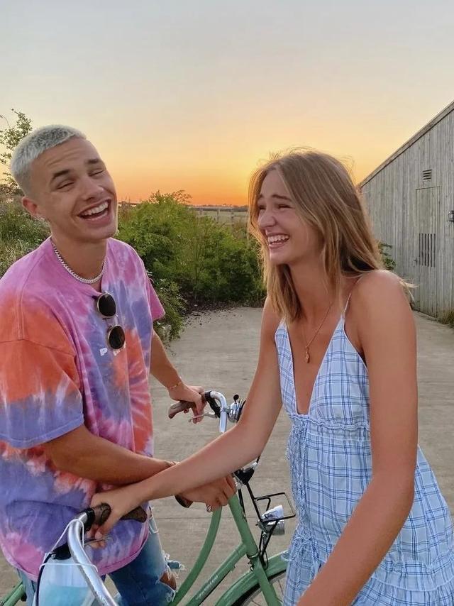 米娅|讲真的｜19岁罗密欧被曝将订婚？贝家“准二儿媳”什么来头？