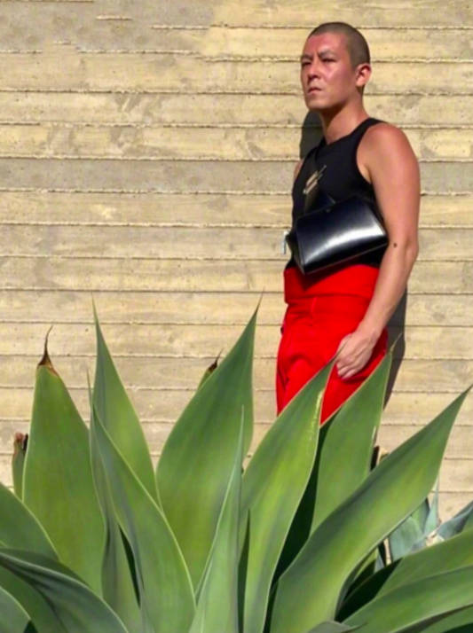 杨幂|纪梵希最强型录：光头冠希联袂卡戴珊家族、LV少奶秀脚趾帮曝光。