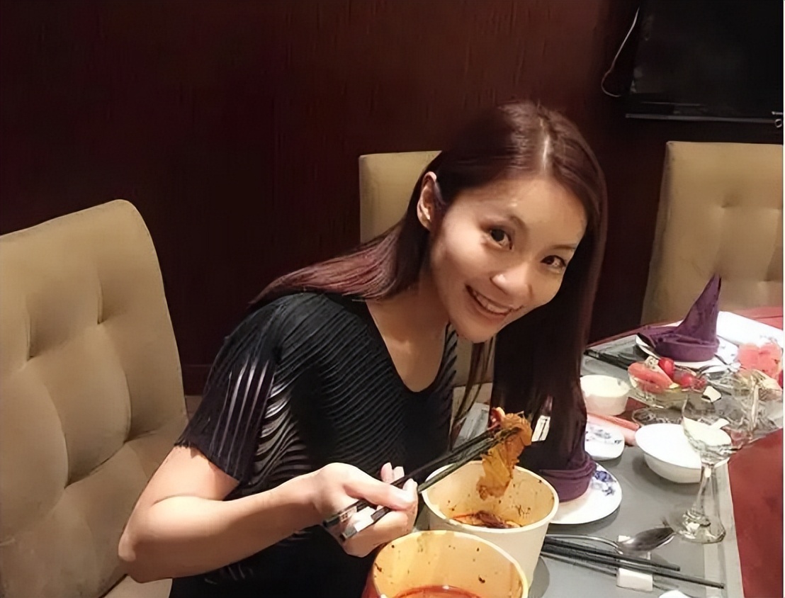 孟盛楠|央视美女主持孟盛楠：风光背后有艰辛，婚恋成父母的心病