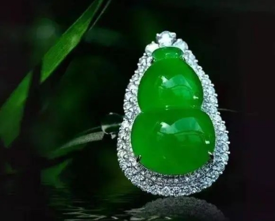 翡翠|佩戴这些翡翠都是戴“福”,戴的究竟是什么“福”,你知道吗