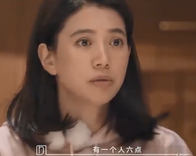 |助理跪地上帮换鞋、手接漱口水,明星的“贵族待遇”该停了