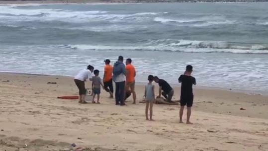 “一家四口在三亚溺水失踪事件”：奇迹没有出现，男孩子已经遇难！