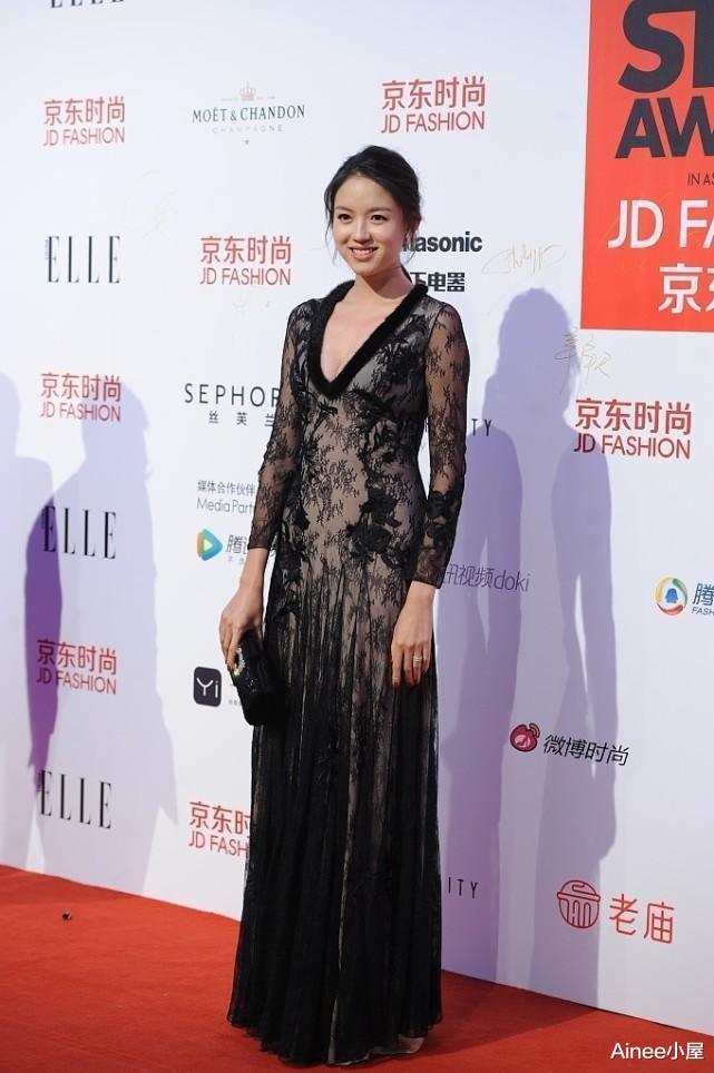 张梓琳|周迅张梓琳同框看出差别，身材真挺重要的，穿裙子显出不同的风格