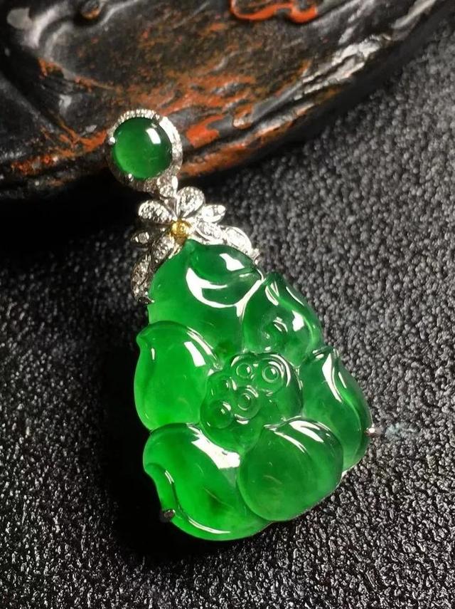 美术馆|牡丹奇擅洛都春,百卉千花浪纠纷,翡翠牡丹有何寓意呢?