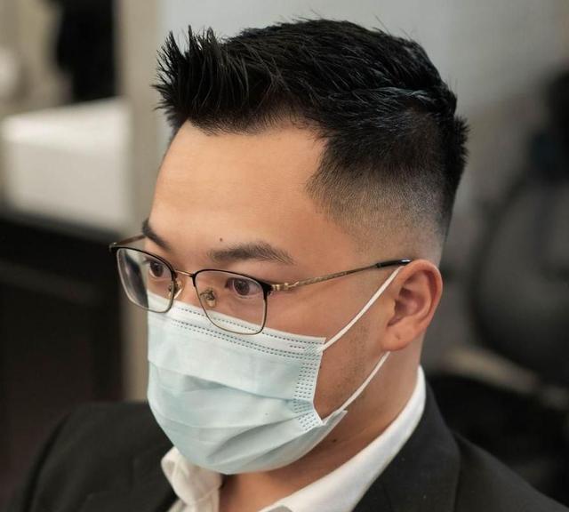 隔离 中年男人，气质是高级还是油腻？看他的“发型”就知道，差距明显