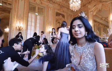 姚安娜|“华为千金”姚安娜：住5亿豪宅开千万豪车，与孟晚舟同父不同命