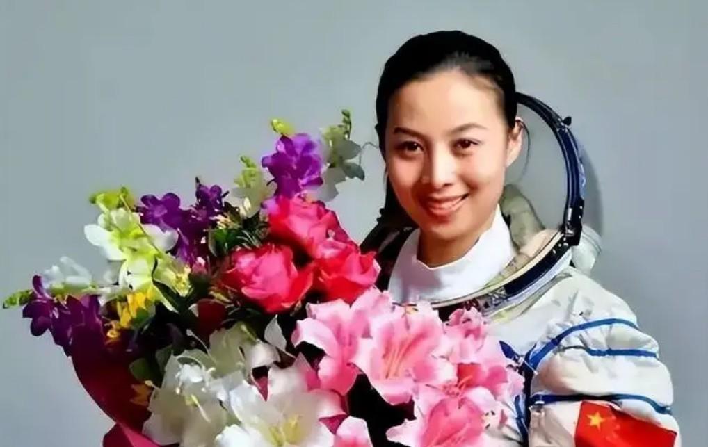 王亚平上天回来后,36岁高龄生下一个女儿,拥有四项优待