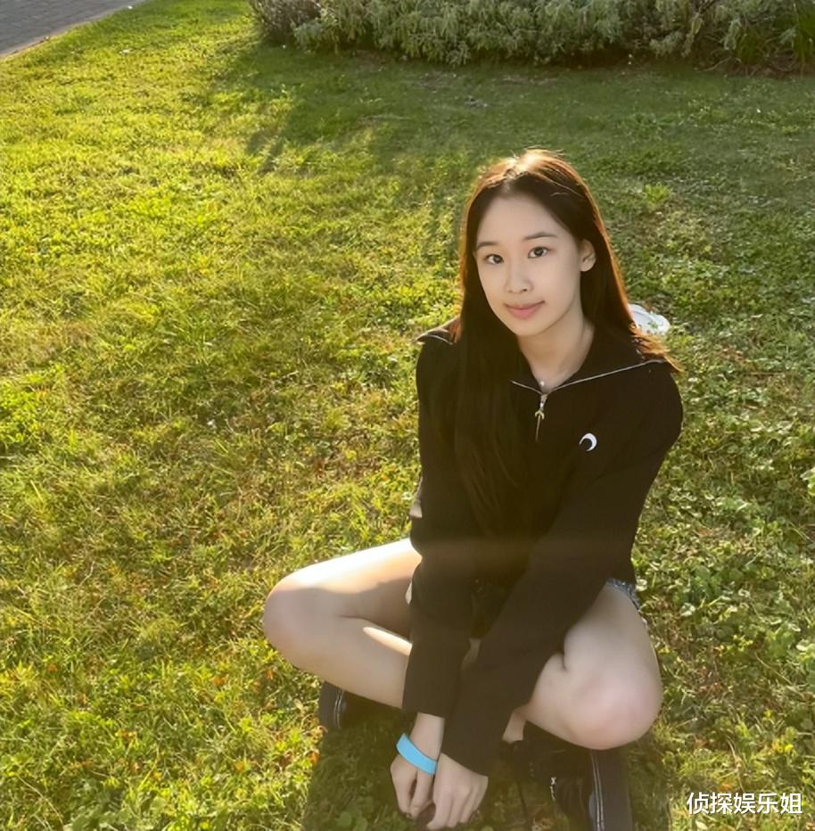 赵文卓|赵文卓送爱女出国留学,15岁赵紫阳气质出众颜值高,身高直追爸爸