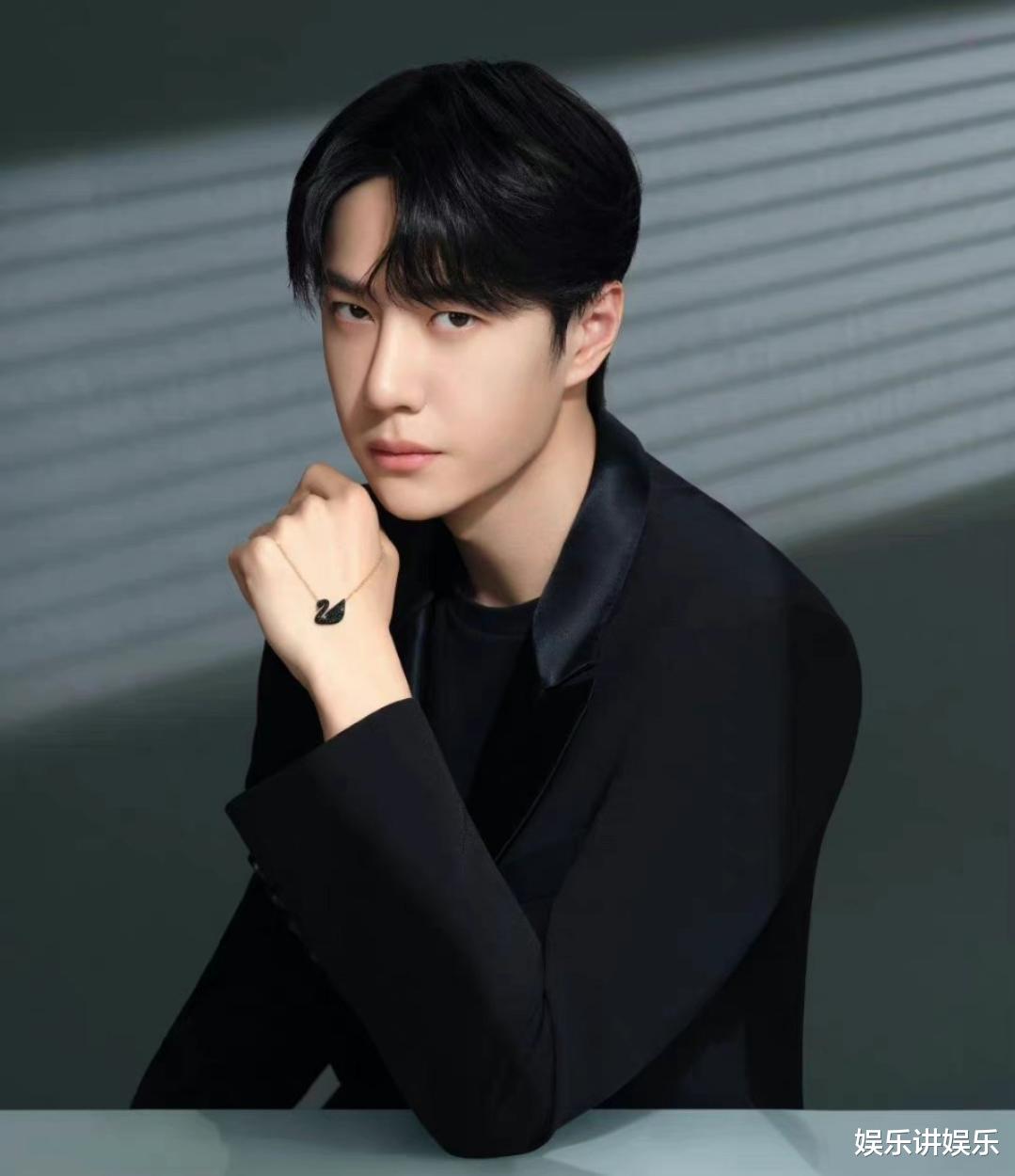 王一博|王一博官宣施华洛世奇被嘲,黑子的把戏无需在意,自能突显高价值