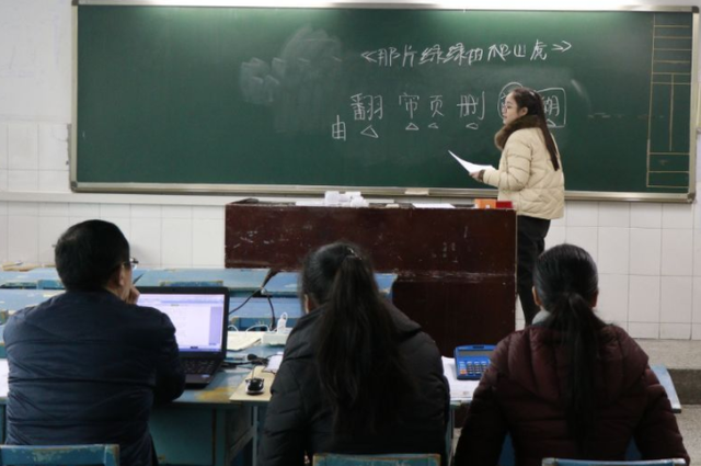 高校|在C9高校面前,师范生都得靠边站,是招聘老师还是在“比大学”?