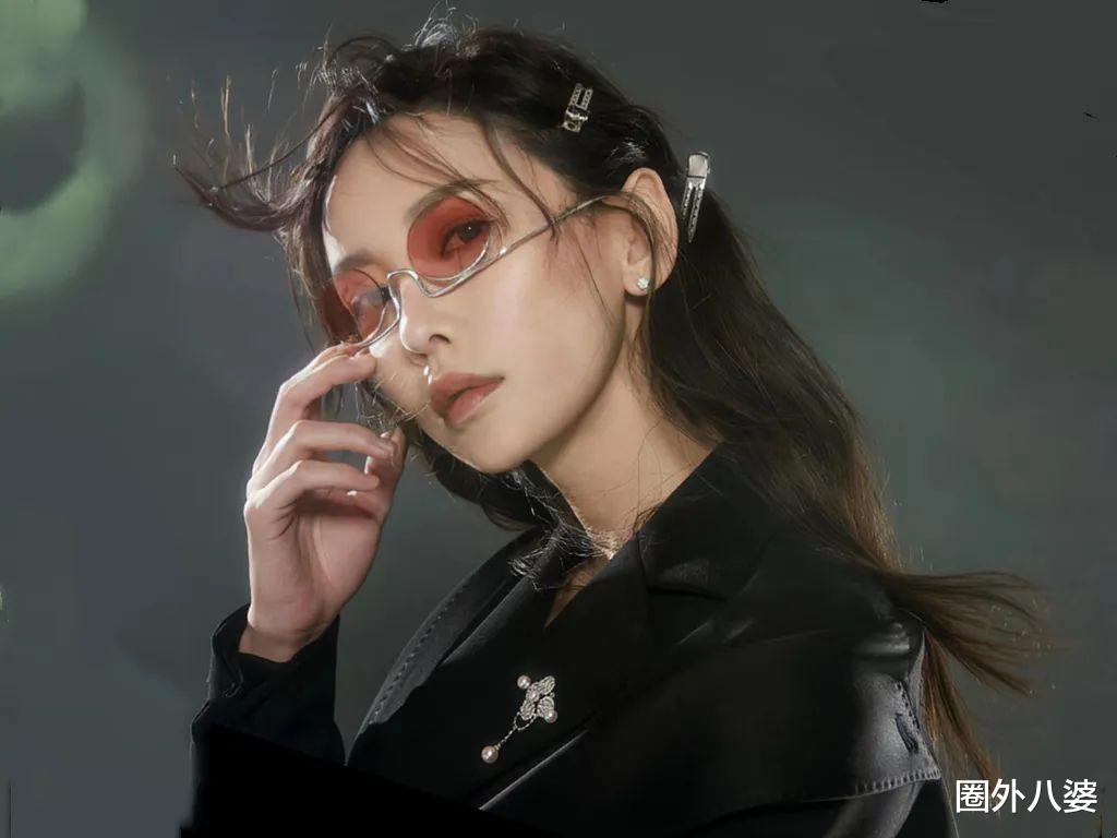 于文文|摆臭脸被全网嘲，她到底有多狂？