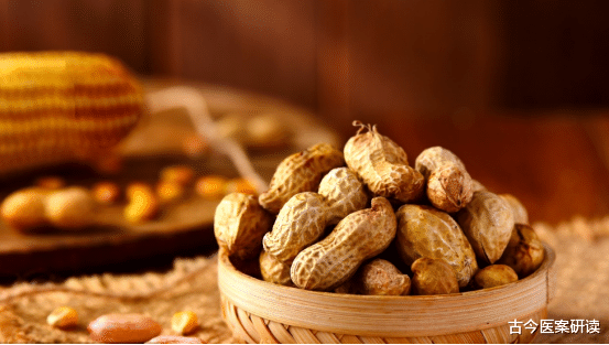 子宫肌瘤|花生是血压“催化剂”？医生：不想脑梗找上门，“1红2白”要远离