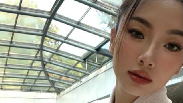 程晓玥|郑恺前任程晓玥，挺孕肚直播，全素颜出镜颜值耐打，脸圆一圈孕味足