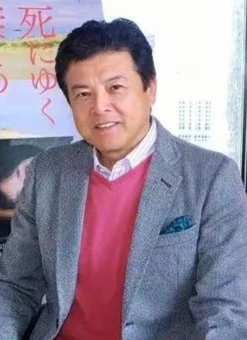 发型 看到70岁三浦友和才发现：儒雅男人越老越耐看，发福也不会显油腻