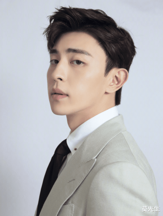 明星|2022年形象坍塌的9位明星,没有一个值得同情,都是在自毁前程