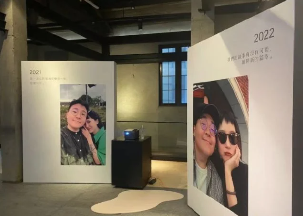 郝劭文|郝劭文未婚妻是离异妇女,打扮大胆风格另类,还有一个7岁的女儿