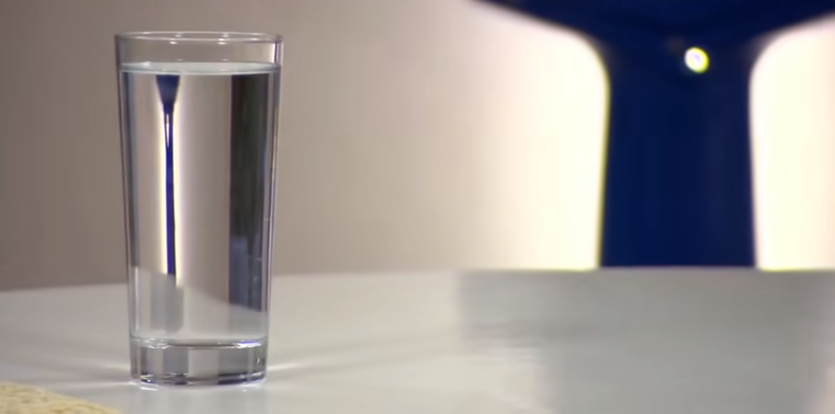 和瘦子交换饮食10周后，360斤英国女孩犹如“整容”！网友炸了